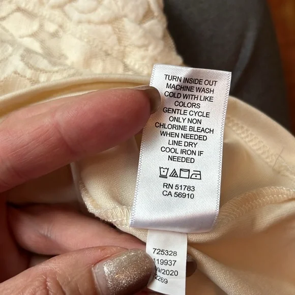 BNWOT Maurices classy off white lined floral top - Picture 15 of 15